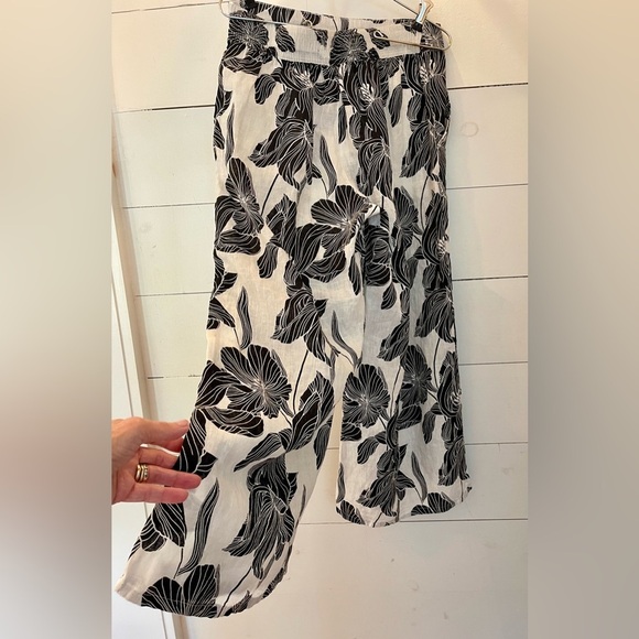 Tahari Woman Pants - Tahari 100% Linen Tropical Print Pants – Chic & Effortless Style Size Med